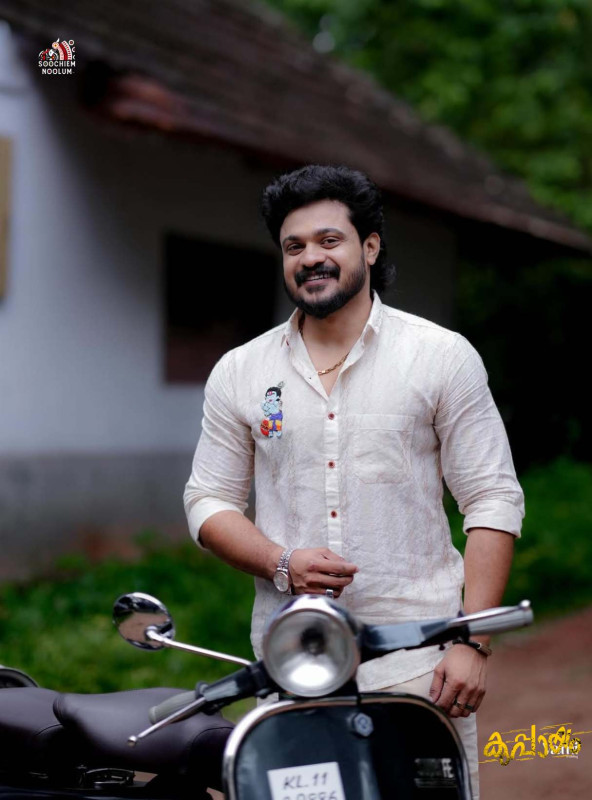 Off White Sree Krishna Beaded Patch Premium Designer Shirt + Single Golden kasavu Dhotie Combo[COMBO00022]